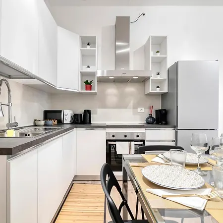 Apartment Carbonara Palace 2 - Luxury Comfort Under Medieval Towers